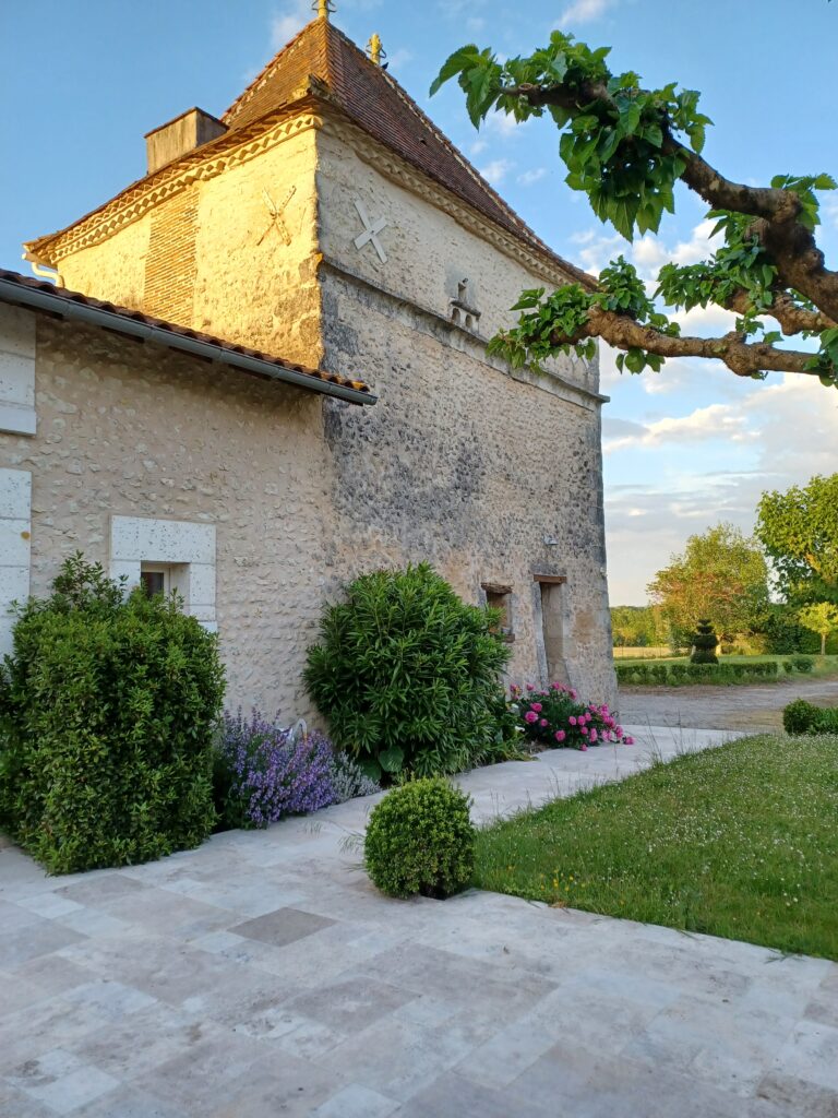 Pigeonnier avec jardin